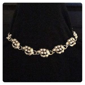 Vintage faux-pearl choker.